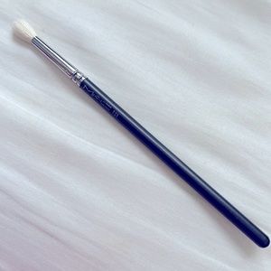 MAC 221 Brush EUC